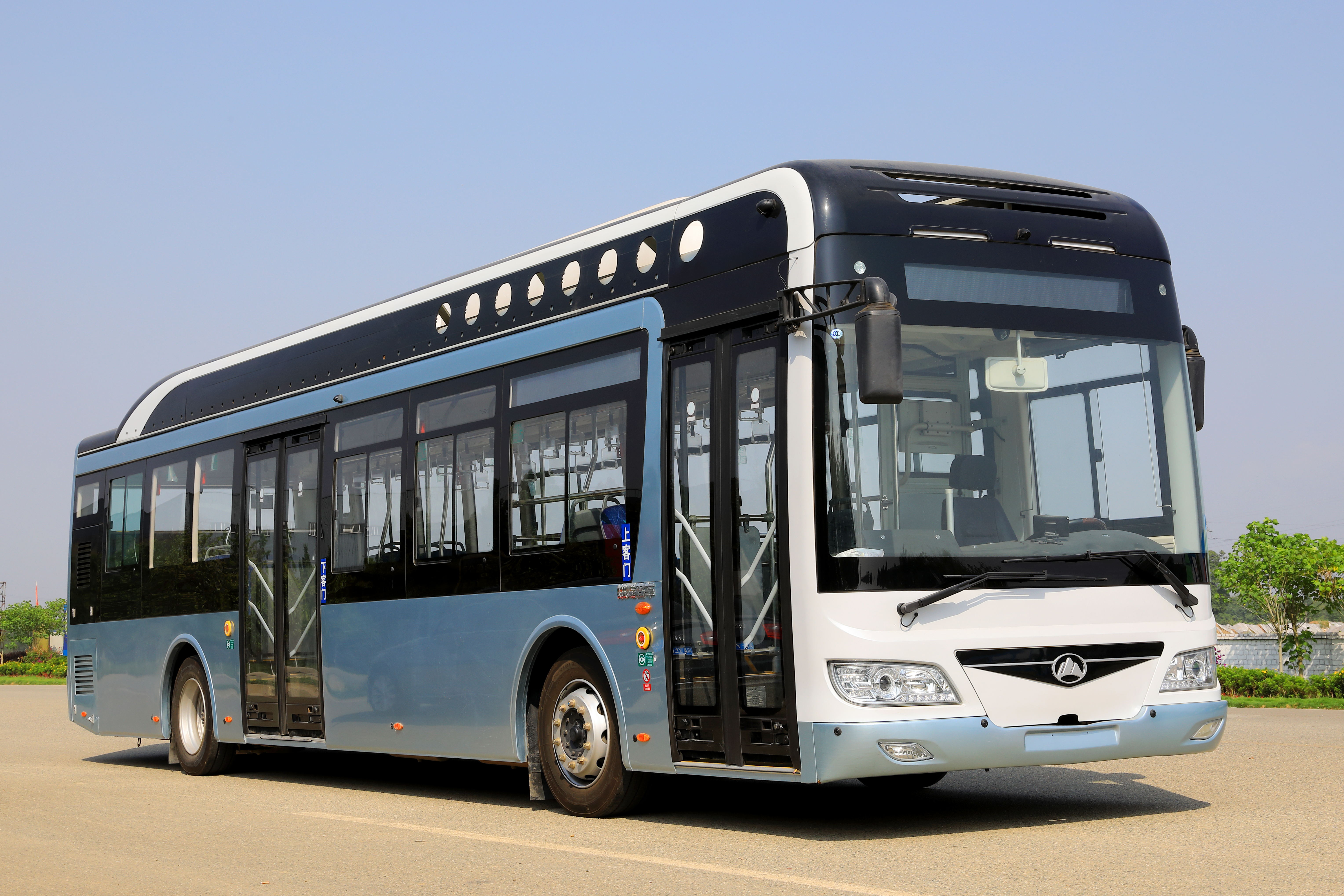 峨嵋牌观光型em6120bevg纯电动客车